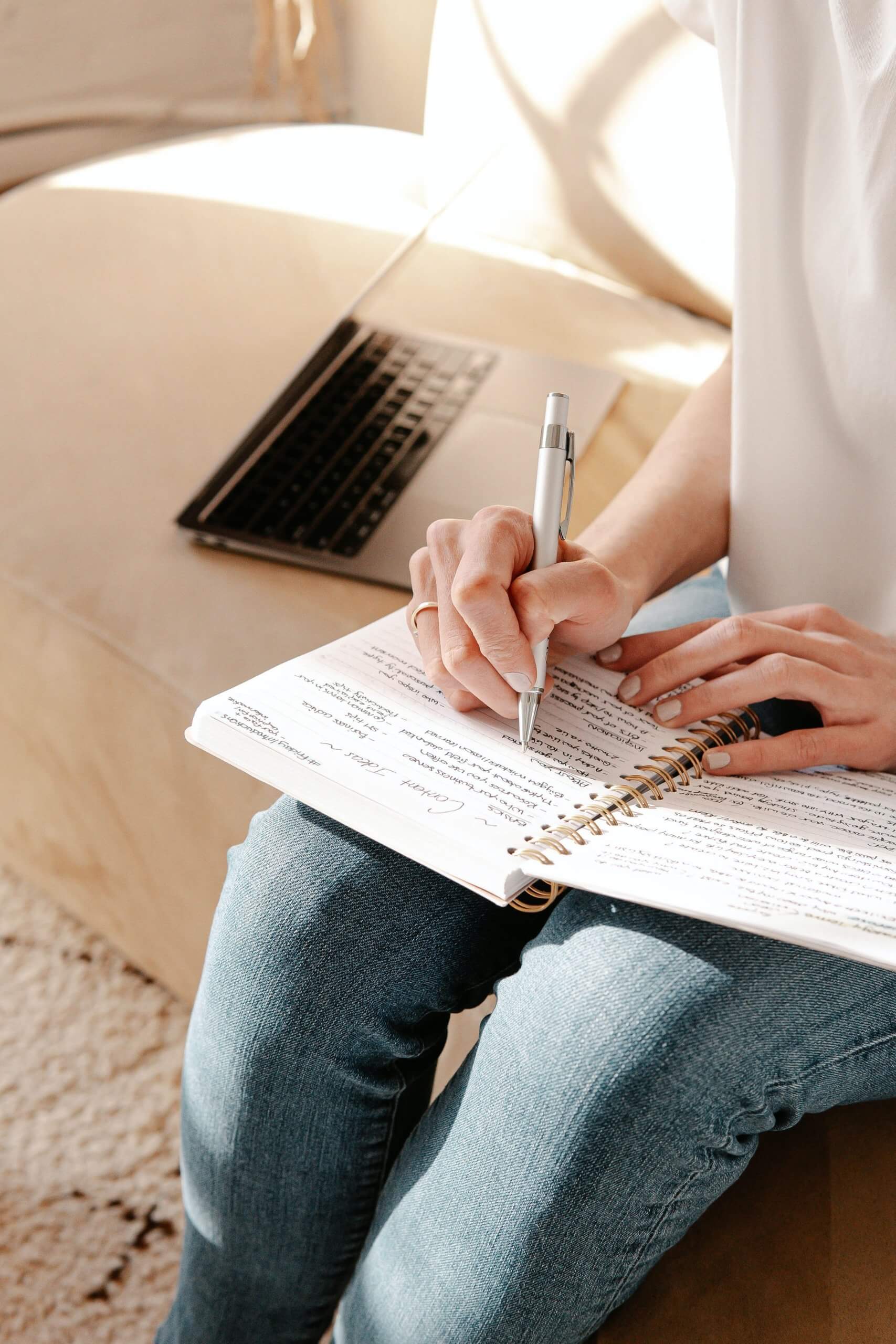 woman writing down questions for her mentor in a notebook