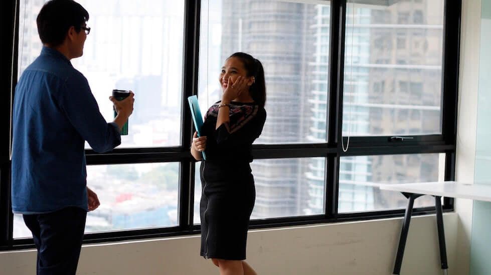 Two colleagues discuss how to be a good mentee